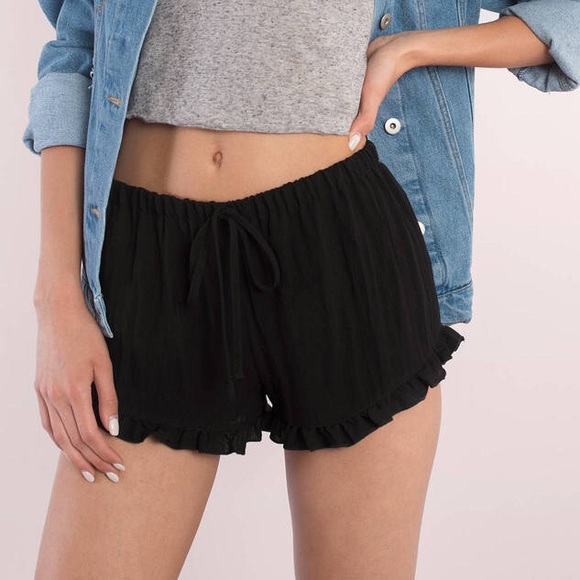 Tobi Pants - Black ruffle shorts